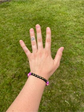 Insomnia Letter Bead Bracelet in Black and Pink